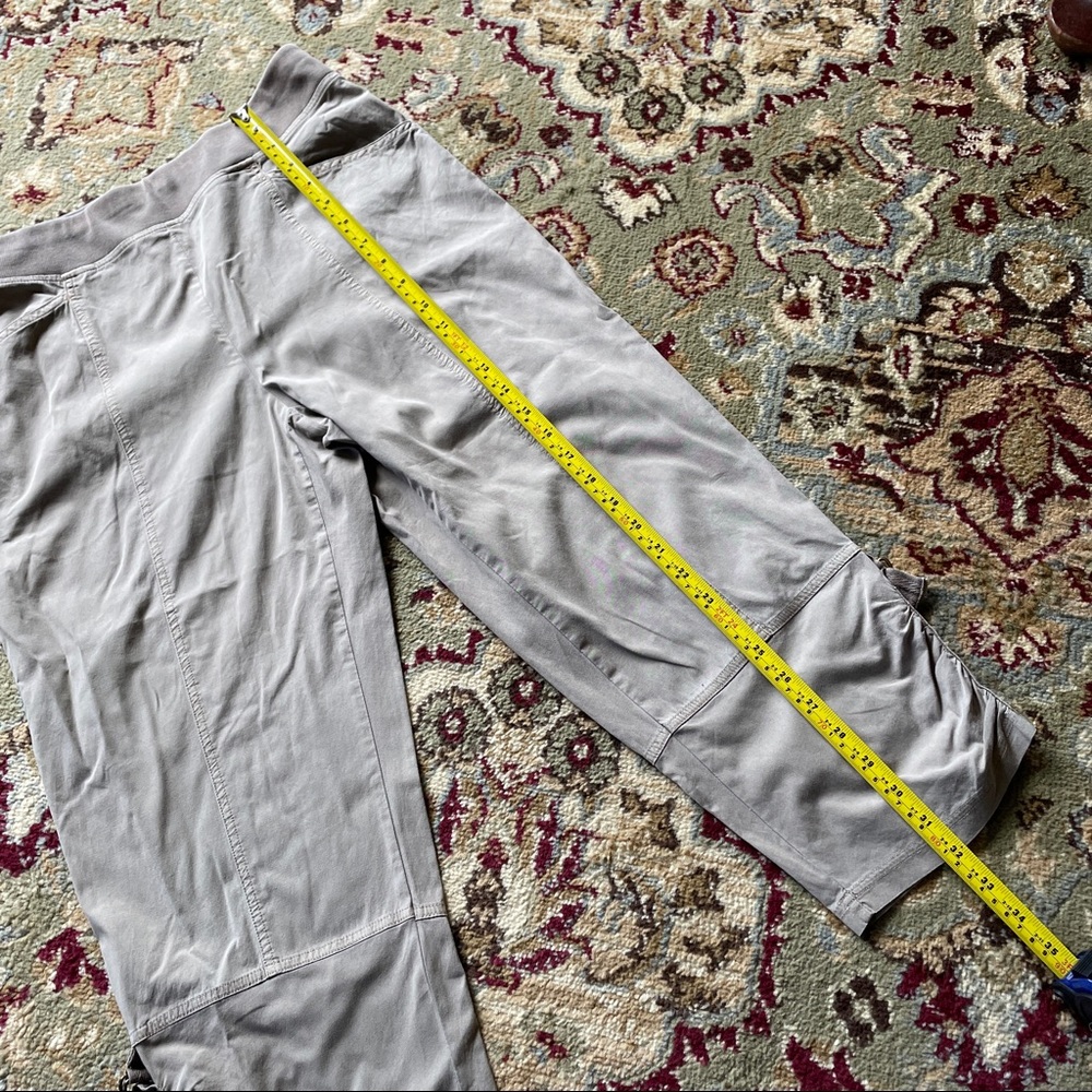 Chico’s Zenergy cropped pants in size XS (.5) - Picture 6 of 10